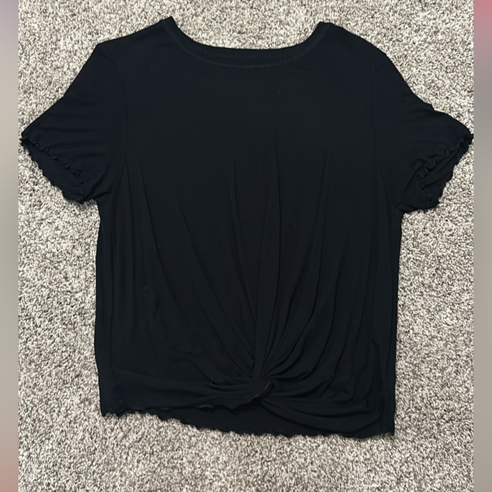 Lettuce trim shirt with knotted bottom